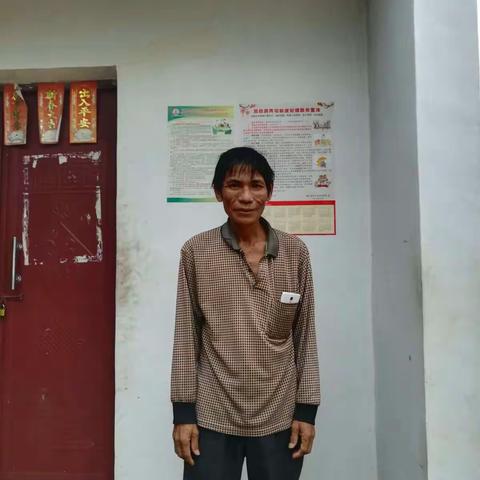 今天进村入户为低保户、特困人员讲解国家优惠政策和发放宣传资料等。