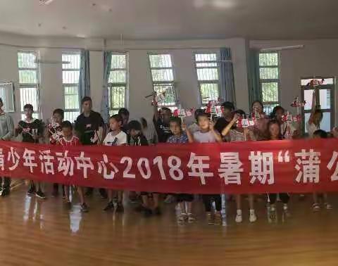 小手牵大手，情暖养老院