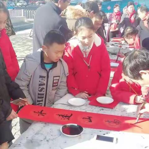 写春联，送祝福，翰墨飘香迎新春