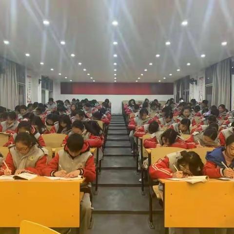 快乐书写，展现风采——赣源中学七年级英语书写比赛