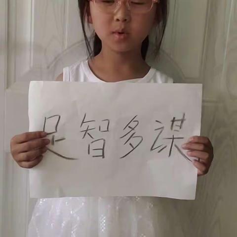 冢耳村未来星幼儿园的宝宝们祝爸爸们节日快乐！