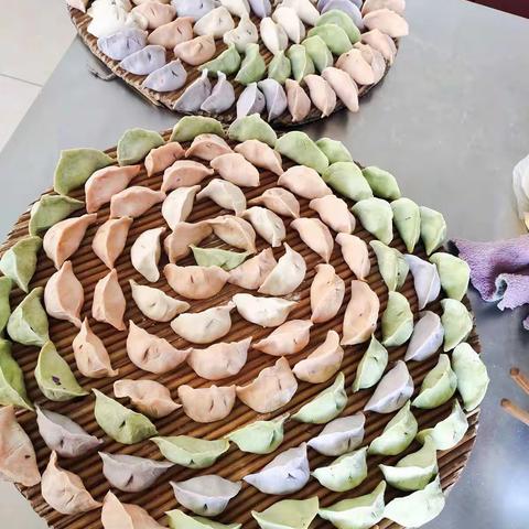 冢耳村未来星幼儿园                                                                 冬至我们吃饺子