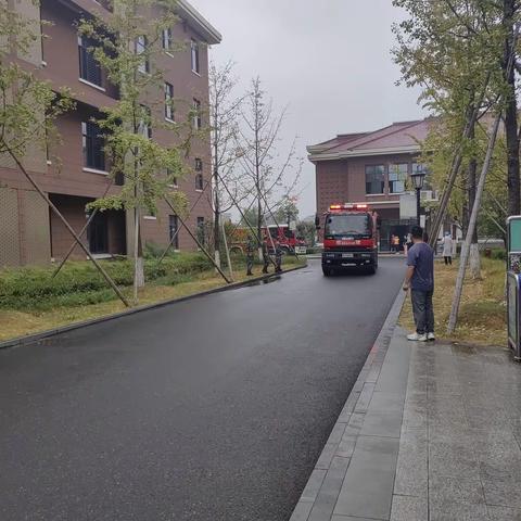 消防演练在校园，防火安全时刻记——义亭树人中学