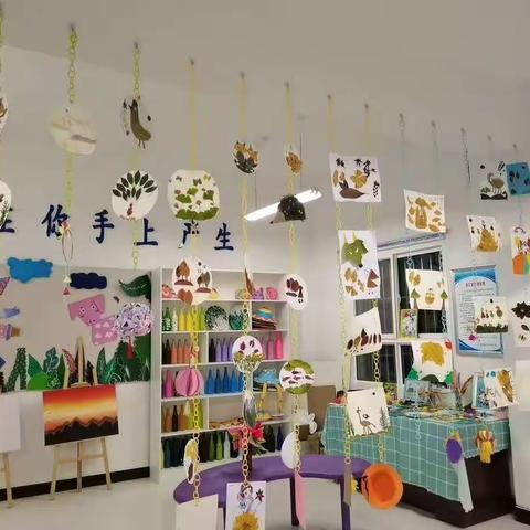 “幼”见秋天，亲近自然——曹坪镇中心幼儿园大二班亲子树叶粘贴画活动