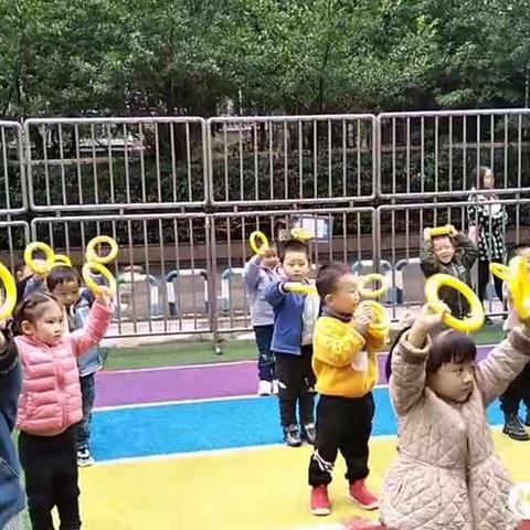 东城幼儿园中二班十一月美篇——快乐出发