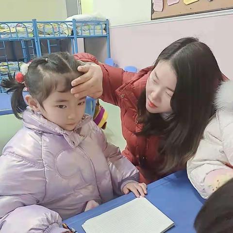 奥山彩虹幼儿园—幼儿发热症状应急处理演练