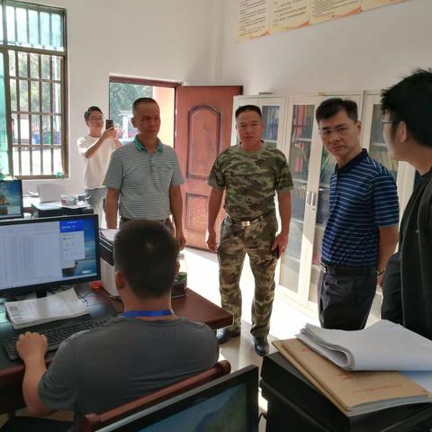 县人普办领导小组长、县常务副县长刘绵坚分别到千家镇和黄流镇现场督导第七次全国人口普工作