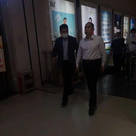 组织部卢风军到中华大街街道限上贸易业走访帮扶