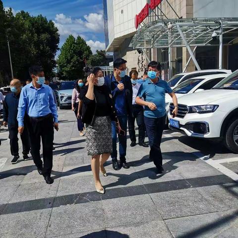 信都区区委书记王银明调研中华大街街道限上贸易企业