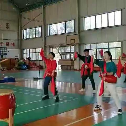 非洲鼓在课堂中的运用及腰鼓的演奏