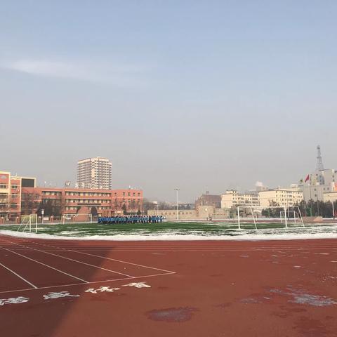 市人大副主任刘敏一行到呼市八中新操场进行实地调研