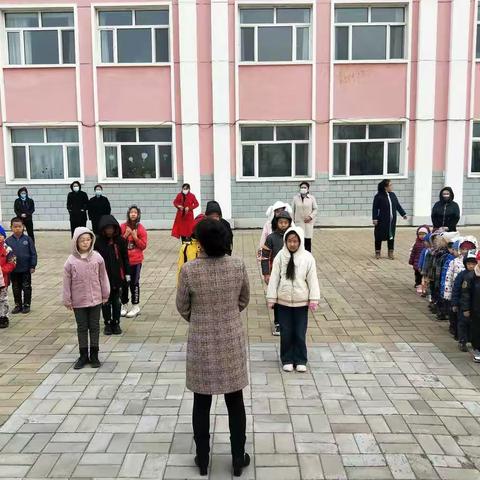 宝日希勒小学陶海教学点师生防踩踏安全演练
