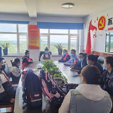 “活动连心”爱心点燃希望，行动温暖童心莲花社区党建联合体庆“六一”慰问困难儿童活动