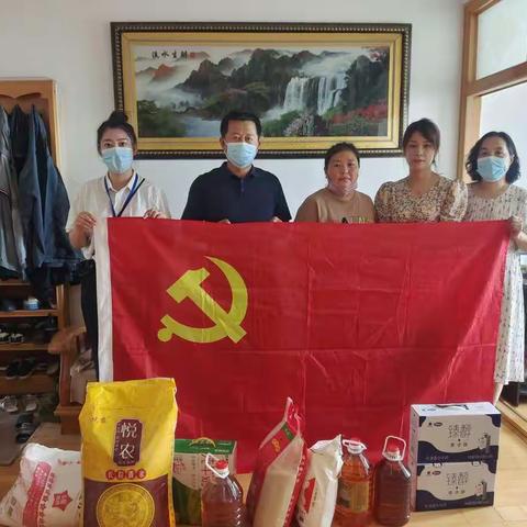 【六品连心】八一送暖致敬军魂莲花社区开展慰问三属活动