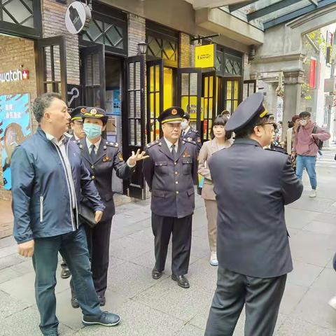 市局广告处会同区市场科、淮中所对新天地区域商业广告进行专项巡查工作