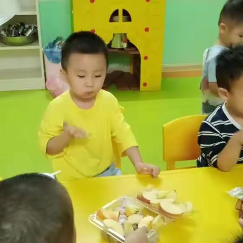 希望幼儿园豆豆班祝大家中秋节快乐