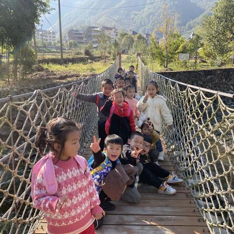 落叶纷飞秋意胜，秋日裕幼游学浓｜裕溪乡中心幼儿园“走进家乡的秋天”秋游活动