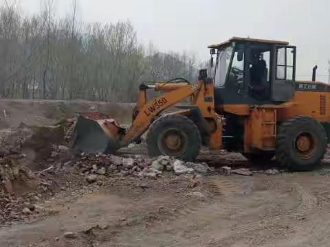 碱厂镇积极开展河道“清四乱”及垃圾清理专项行动