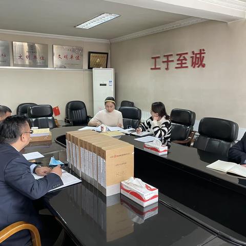 西宁住房公积金管理中心大通管理部负责人带队对我行公积金业务进行调研