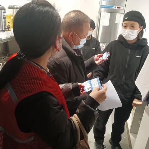 营楼桥社区开展食品安全社会监督员检查活动