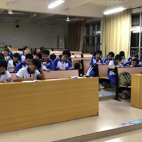 探讨摄影，学做美篇——学生会新媒体中心志愿者交流会
