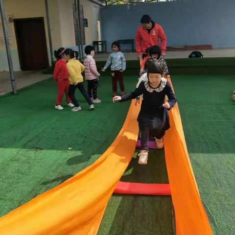 高峰幼儿园4月15日体智能活动开始了