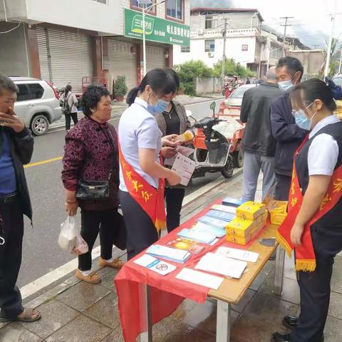 邮储银行平武县支行开展“杜绝假币，共建和谐”反假货币宣传活动