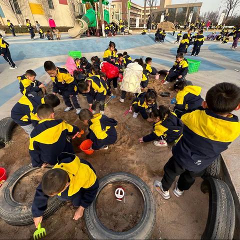 【主题游戏】沙子的秘密——富丹友谊幼儿园大五班