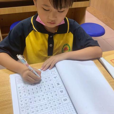 校园动态～新何小学2023春季课后服务书法周四课程结业典礼