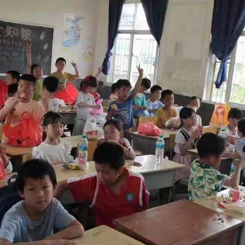 【十里岗镇丰源小学】欢庆第73个儿童节