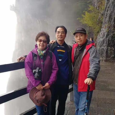 同学相聚 《重庆，三峡，恩施》