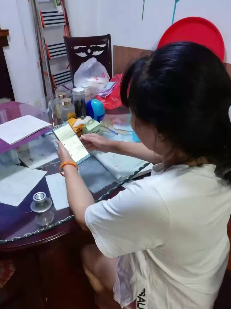 班家长观看《青春期为什么叛逆》