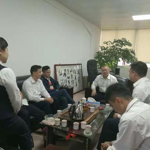 清远分行党建【党建引领业篇】连山支行党支部抢抓周未时机开展“粤通卡”专项营销活动