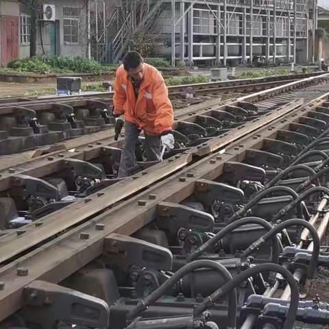 春节我在岗｜来舟信号车间春节值守人员的除夕日