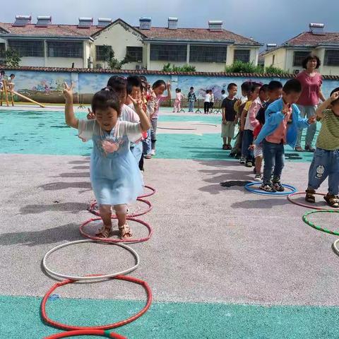 小四班户外运动区课程故事——《圈圈乐》