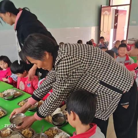 温情陪餐，共享“食”光——官庄工区博雅睿幼儿园家长陪餐活动