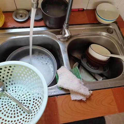 “俯身劳动创造，享受美好生活”———小教2107殷若男 襄阳职业技术学院