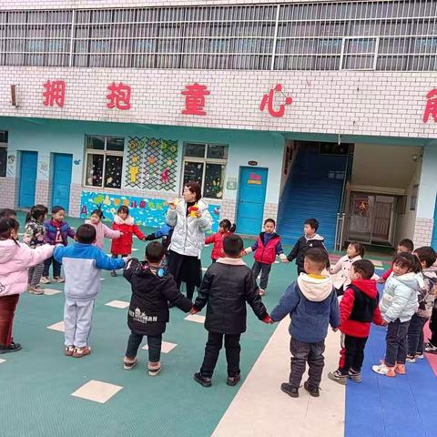 小神童幼儿园大一班游戏“数字宝宝找朋友”