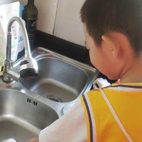 魏家庄小学三三班蔡俊阳国庆节的快乐时光