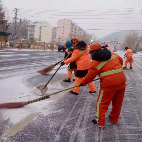 岁末大寒至，环卫清雪忙