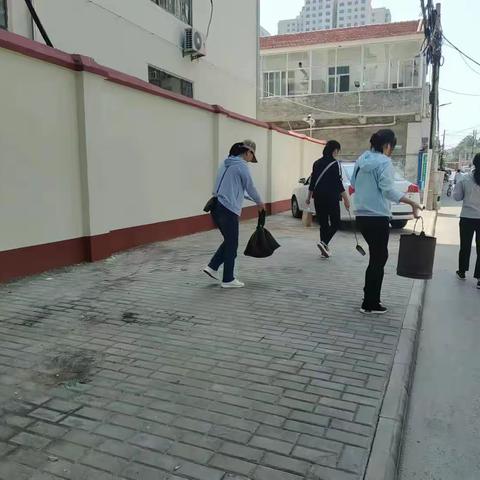 环境卫生整治  我们在行动