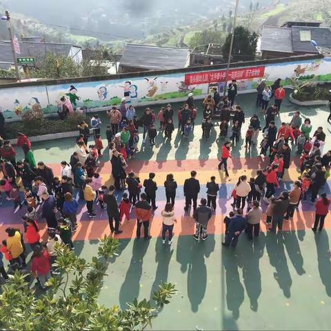 喜头镇幼儿园2018年秋季学期“大手牵小手，一起来运动”亲子运动会