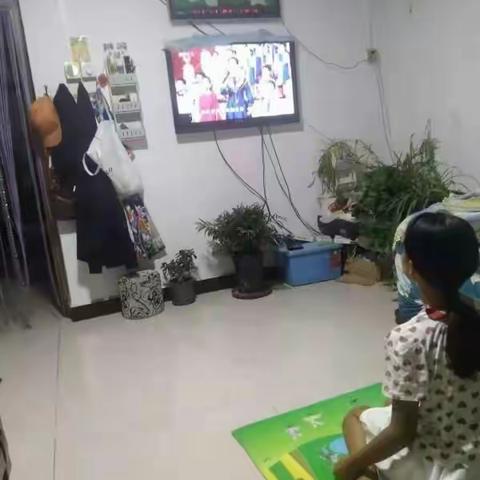 理想点亮未来――尚庄中心小学收看《开学第一课》