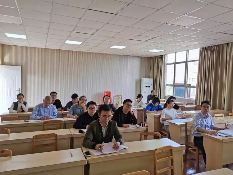 义亭中学数学新教师满月汇报活动