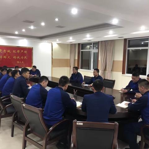 金钟街消防救援站传达落实支队“11.29”专题会议精神