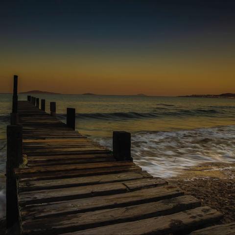 一轮红日冉冉升起