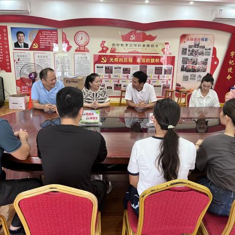 情系教师节，关怀暖人心──隆广镇领导走访慰问隆广中心小学教师