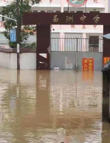 《情系灾区，爱心送考》——记江西消防总队萍乡市消防救援支队助力昌洲初级中学初三学子中考活动纪实。