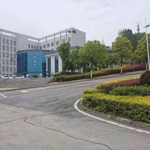 《感悟青春，记录美好》(小教2104余佳怡)