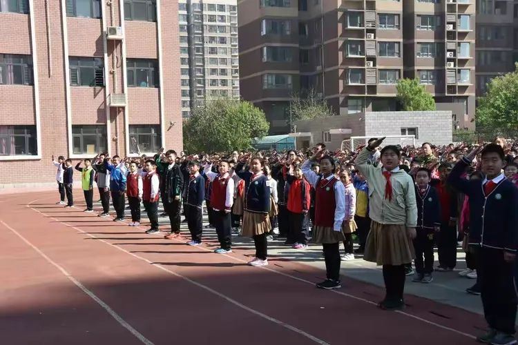 石家庄市现代城小学升旗仪式